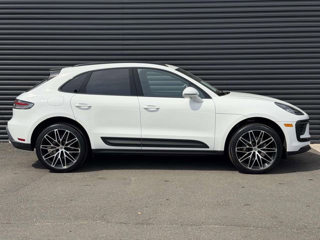 Used 2025 Porsche Macan image 8