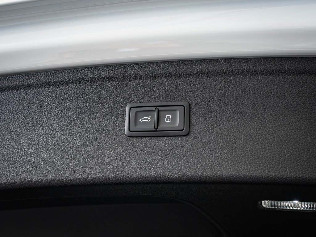 Certified 2025 Audi Q5 2.0T Premium w/ Convenience Plus Package image 19