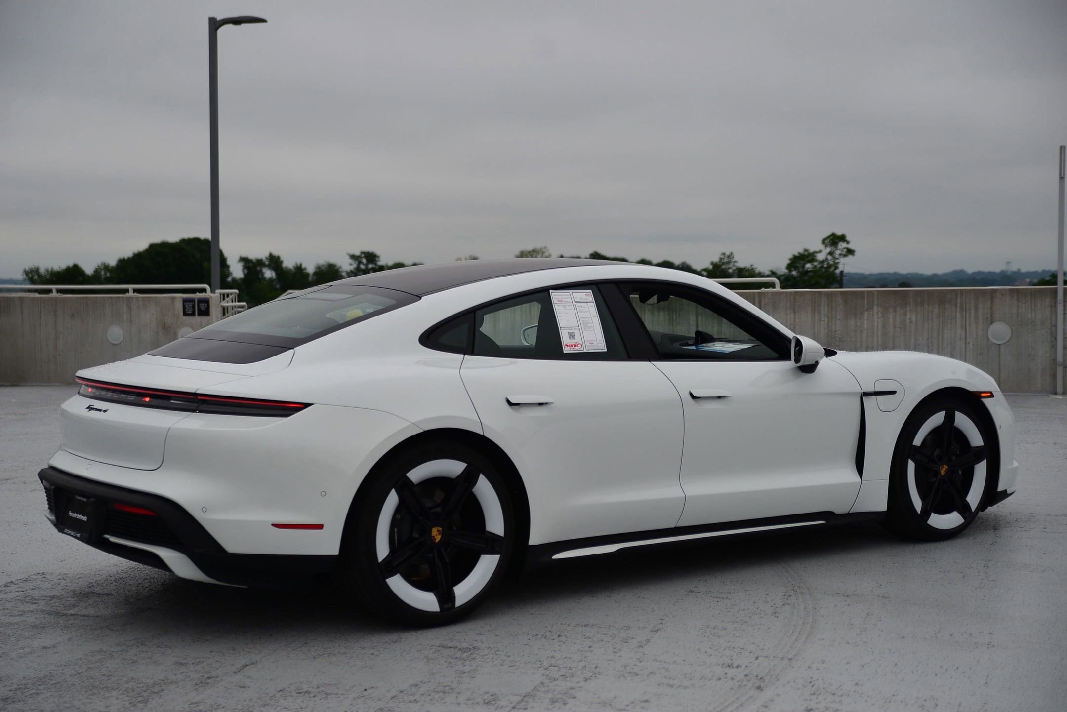 Used 2025 Porsche Taycan image 9