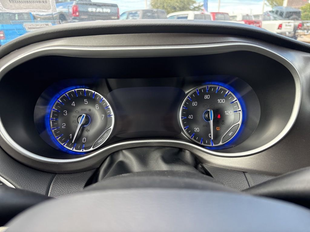 Used 2024 Chrysler Pacifica Touring-L FWD image 28