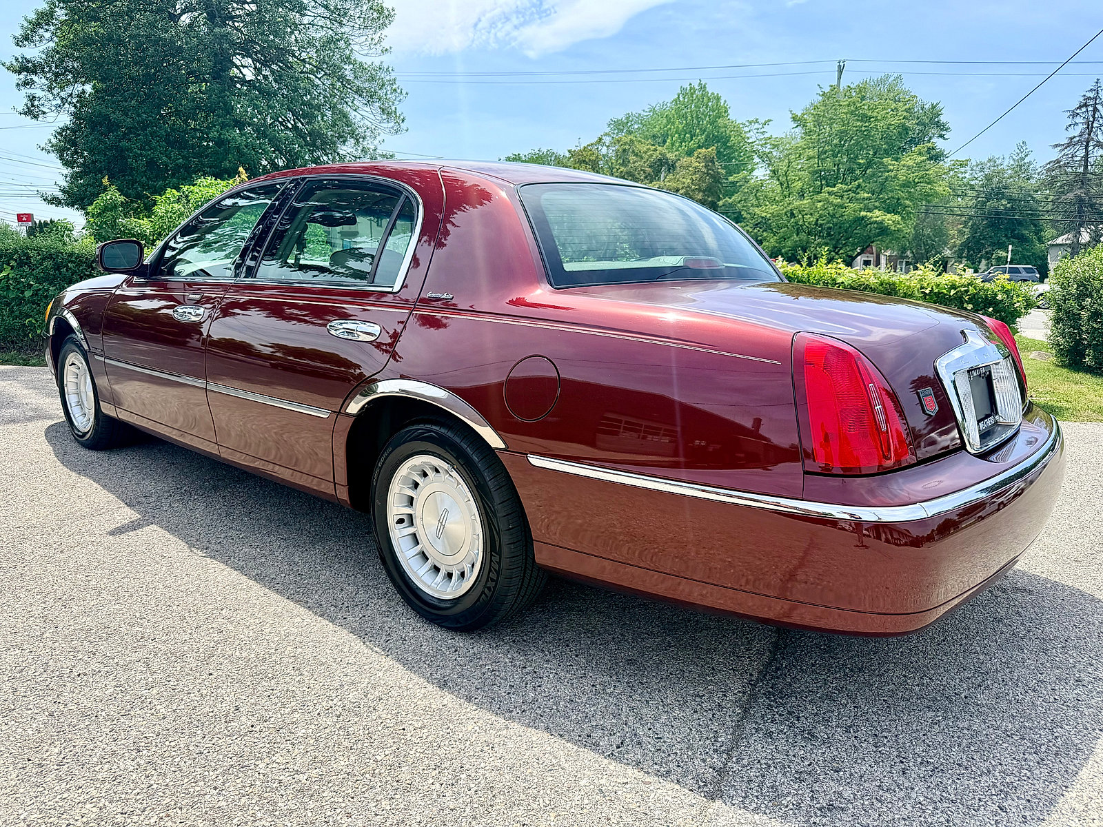 Used 2002 Lincoln Town Car Executive RWD image 8