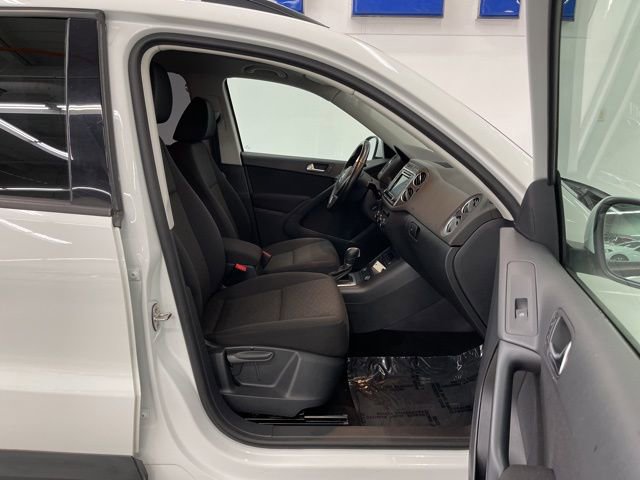 Used 2018 Volkswagen Tiguan Limited w/ Premium Package image 11