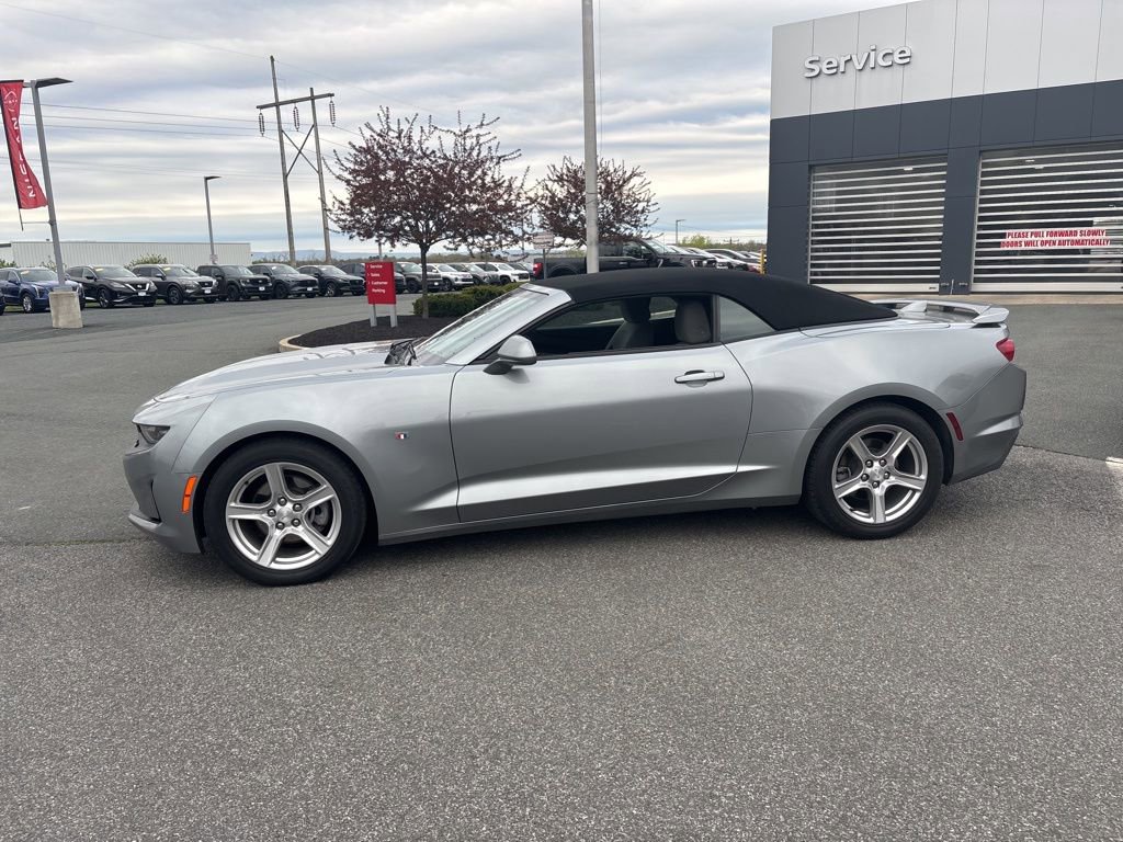 Used 2023 Chevrolet Camaro LT RWD image 4