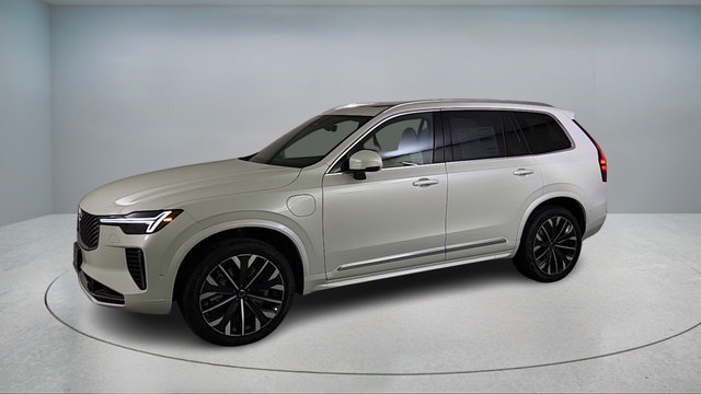 New 2026 Volvo XC90 T8 Plus w/ Protection Package Premier AWD/4WD image 3