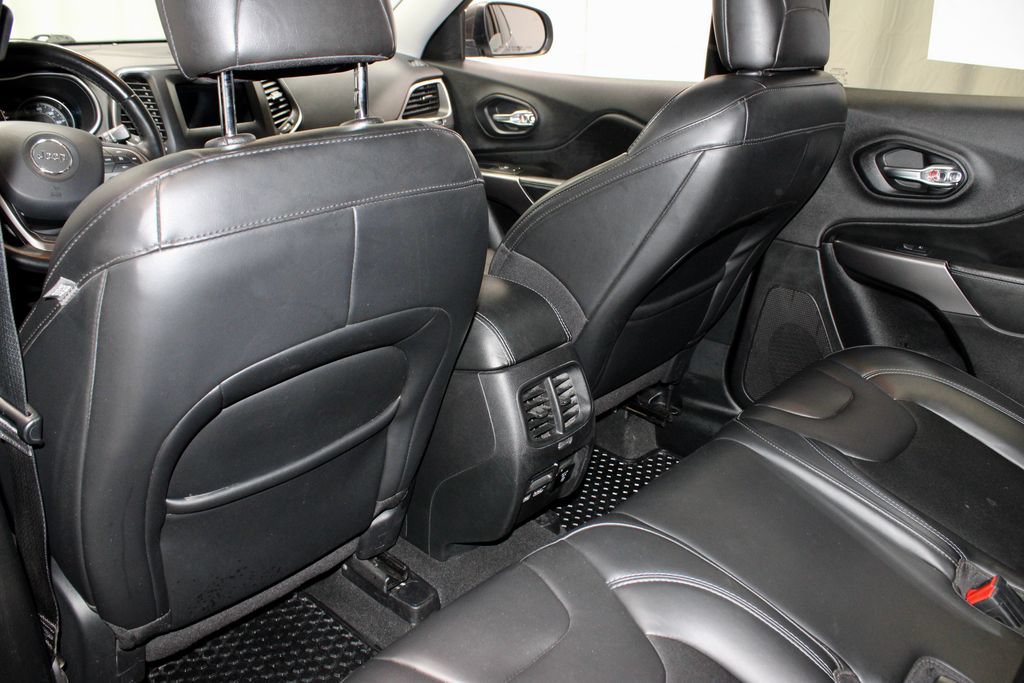 Used 2020 Jeep Cherokee Latitude Plus w/ Comfort/Convenience Group AWD/4WD image 20
