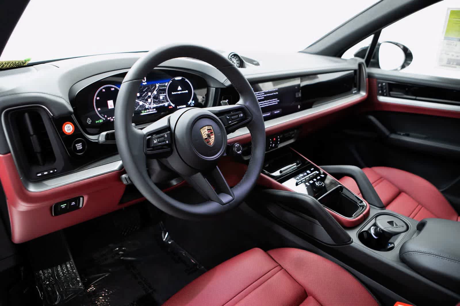 Certified 2025 Porsche Cayenne E-Hybrid AWD/4WD image 4