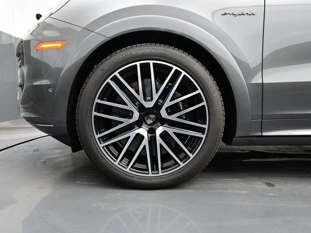 New 2025 Porsche Cayenne Turbo image 6