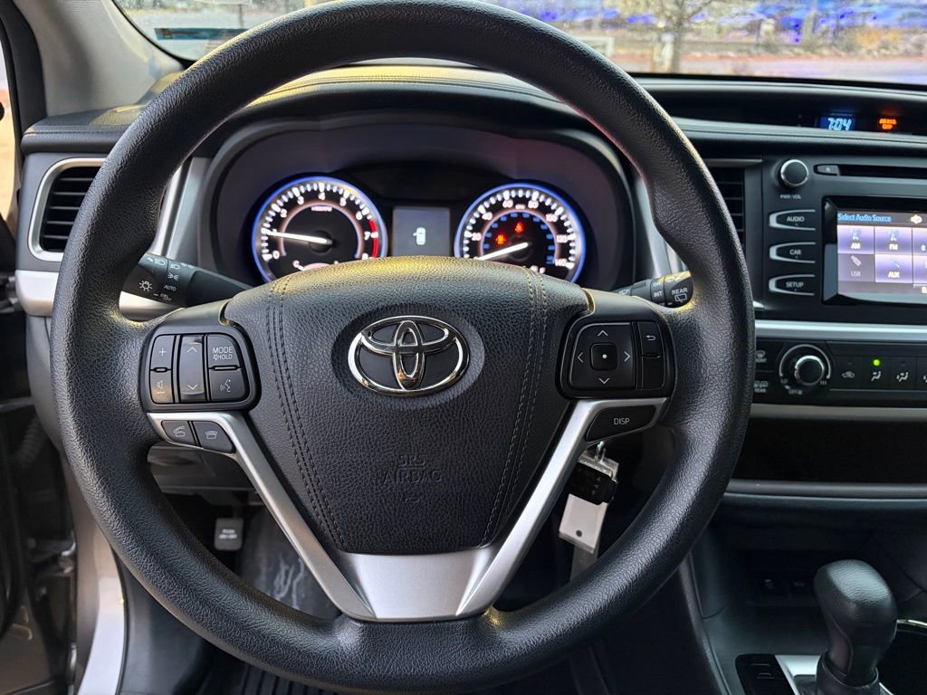 Used 2015 Toyota Highlander LE image 24