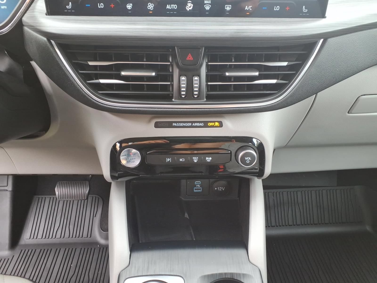 Used 2023 Ford Escape Platinum w/ Premium Technology Package AWD/4WD image 27