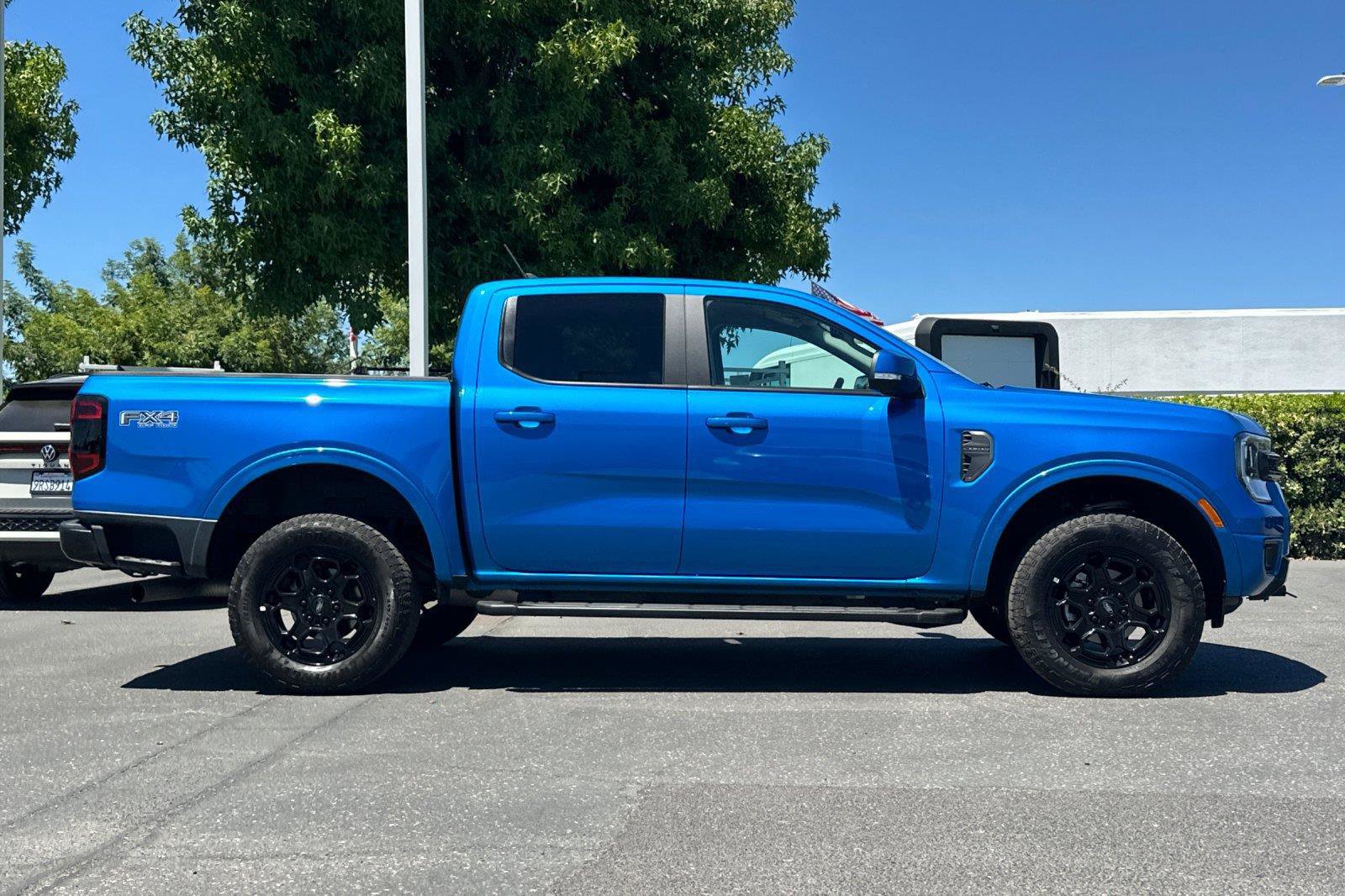Used 2025 Ford Ranger Lariat w/ FX4 Off-Road Package AWD/4WD image 2