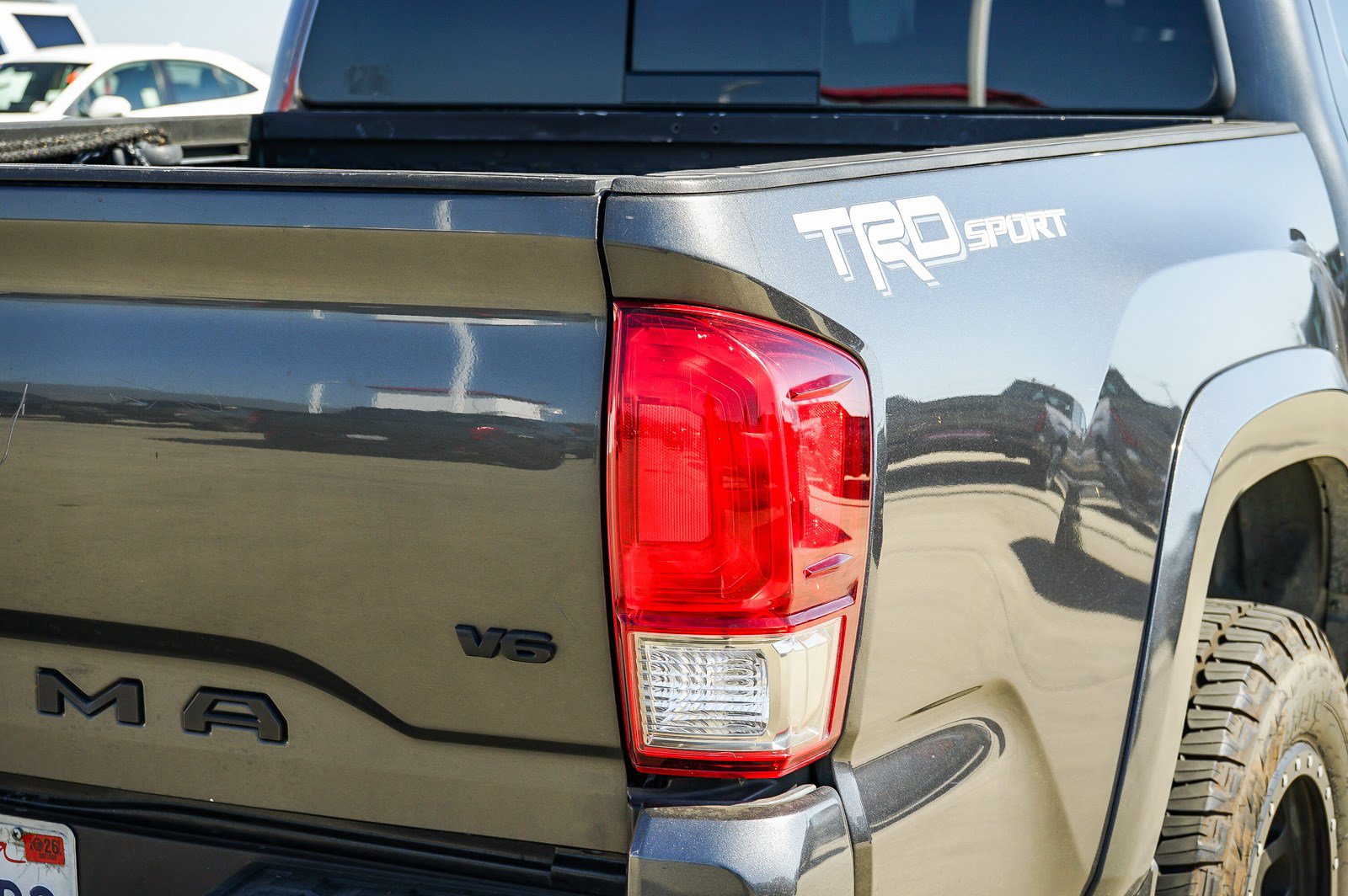 Used 2017 Toyota Tacoma TRD Sport w/ Tow Package RWD image 8