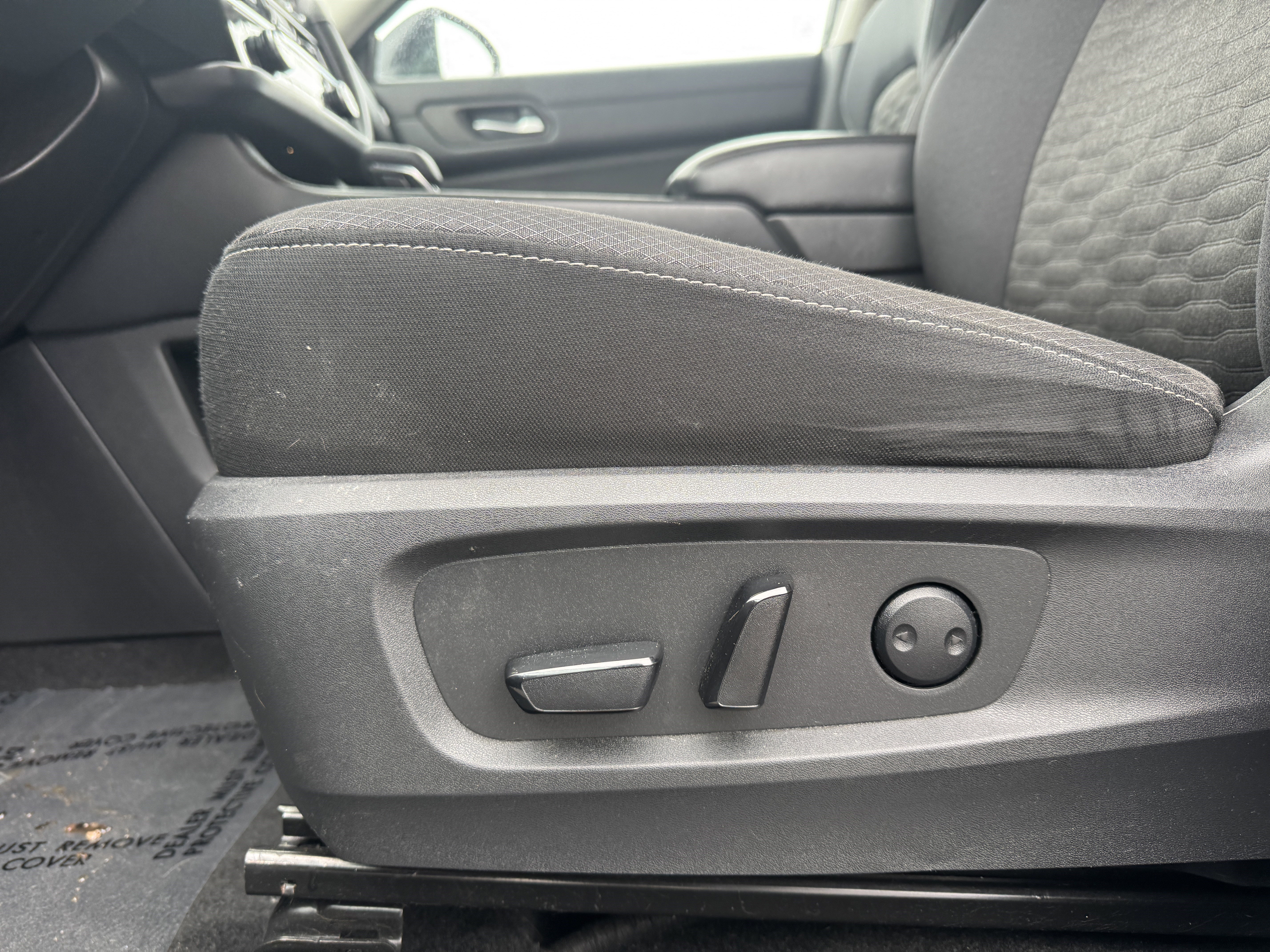 Used 2022 Nissan Pathfinder SV image 11