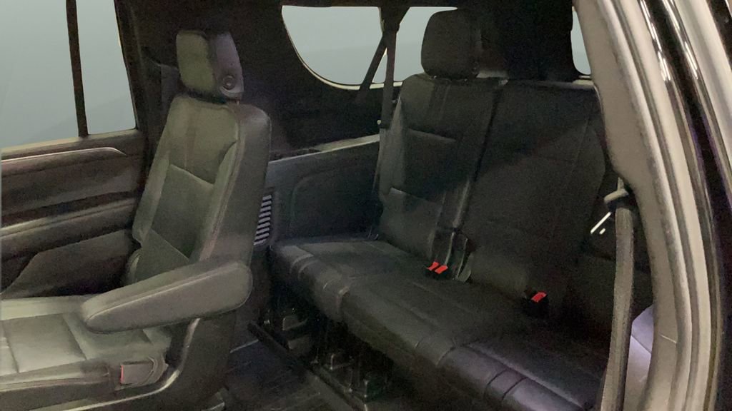 Used 2021 Chevrolet Suburban RST w/ Luxury Package image 28