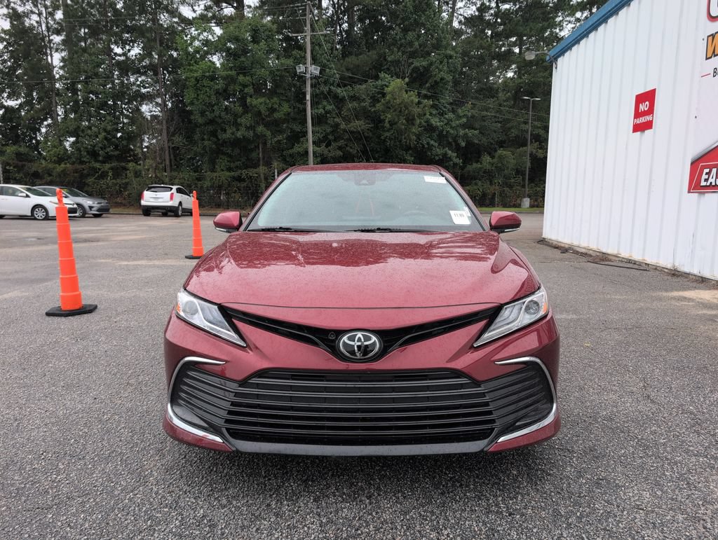 Used 2021 Toyota Camry XLE FWD image 3