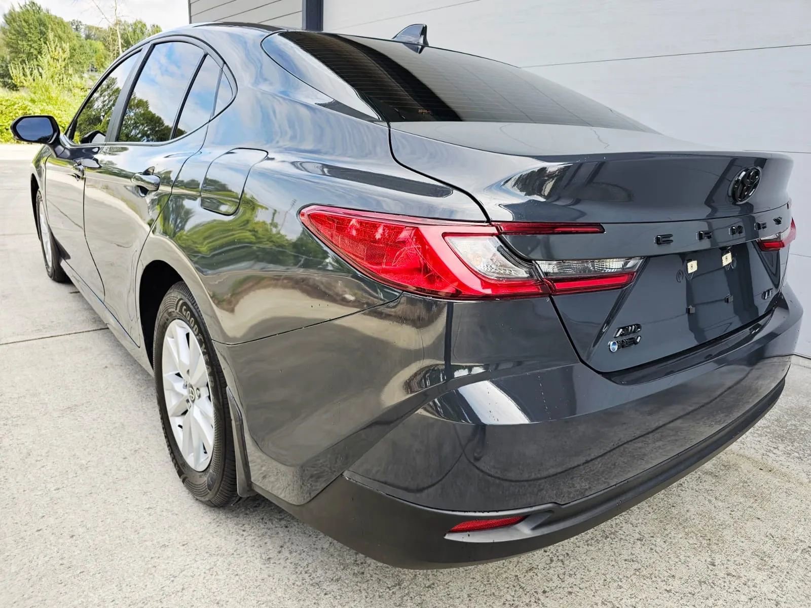 Used 2025 Toyota Camry LE image 3