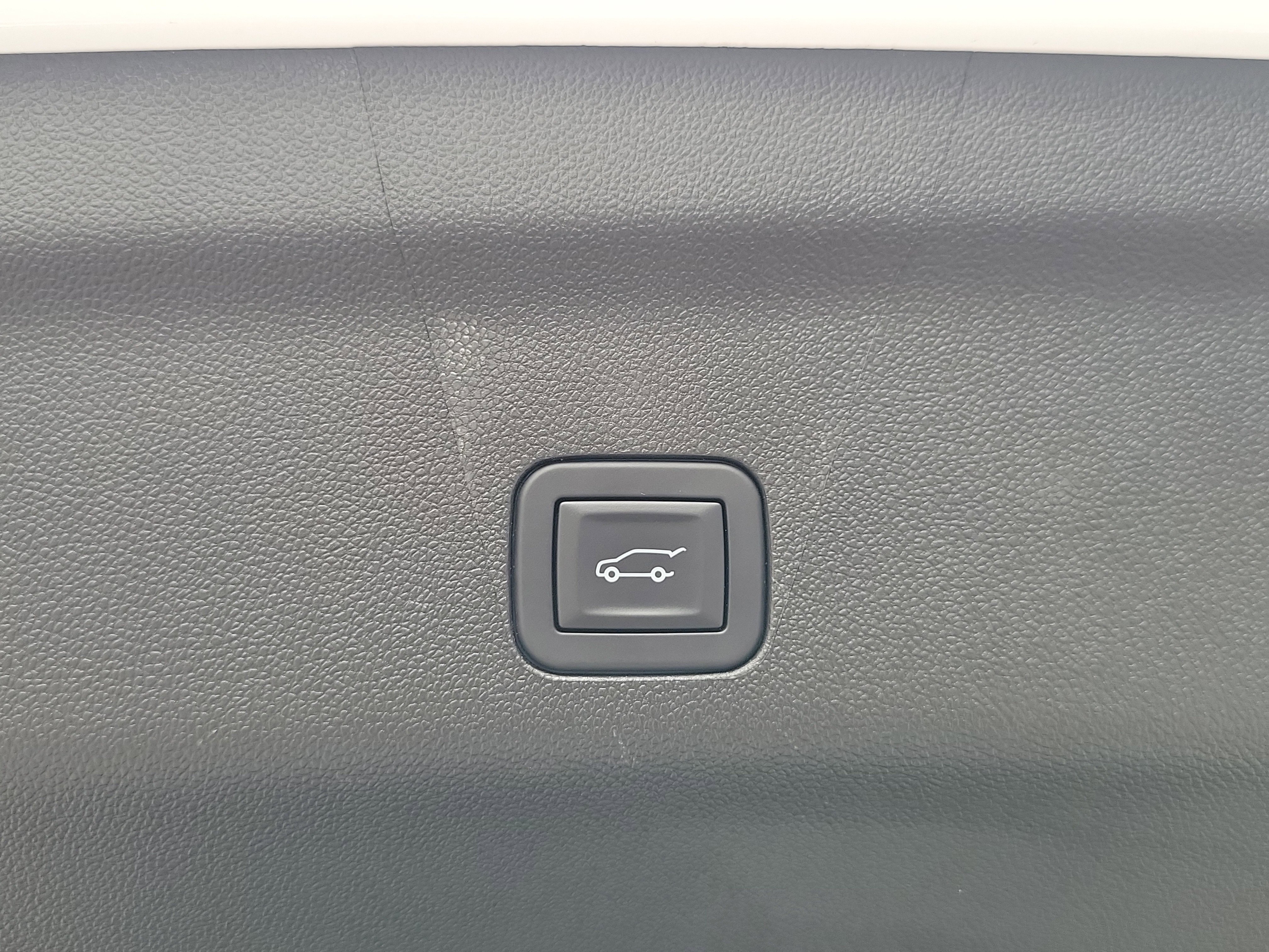 Used 2025 GMC Yukon XL Denali AWD/4WD image 18