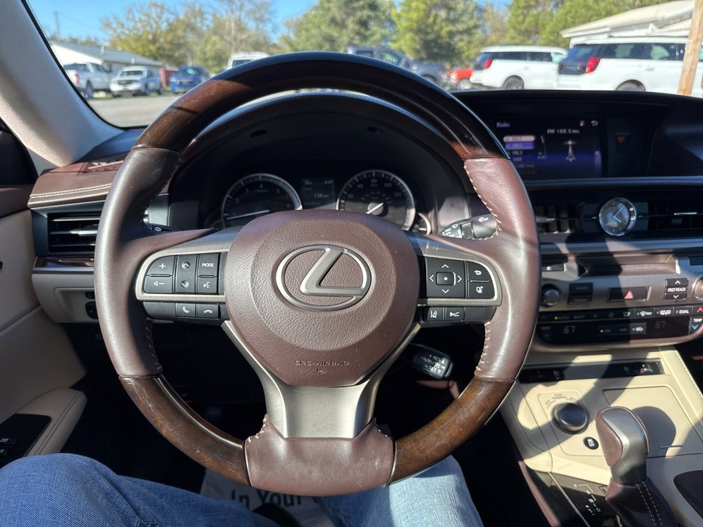 Used 2016 Lexus ES 350 w/ Premium Package w/Wood Trim image 9