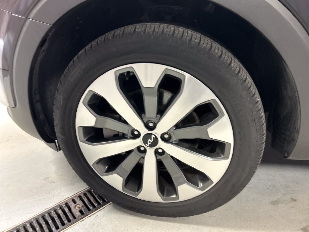 Used 2022 Kia Telluride EX w/ EX Premium Package FWD image 9