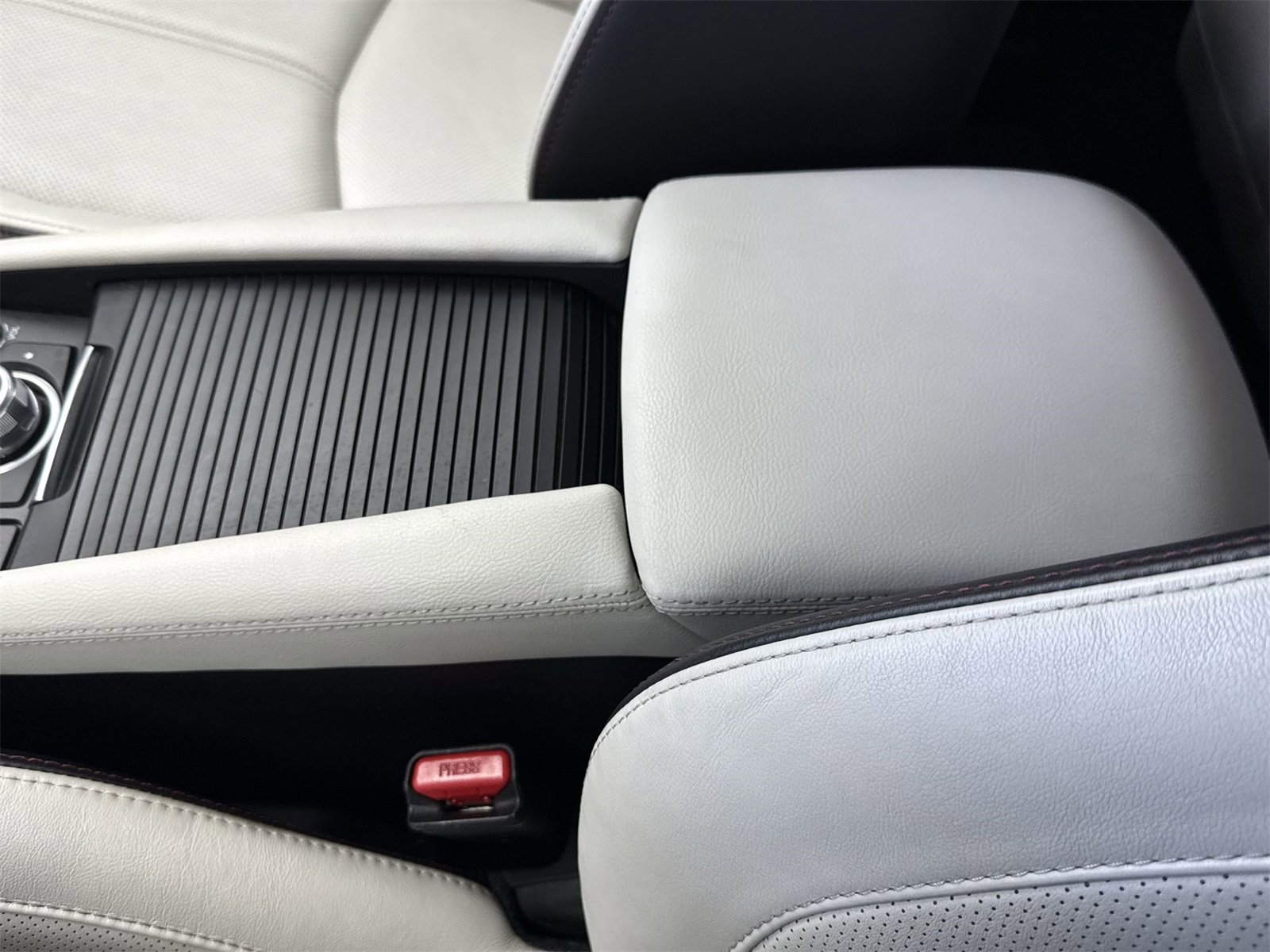 Used 2018 MAZDA MAZDA3 Grand Touring image 37