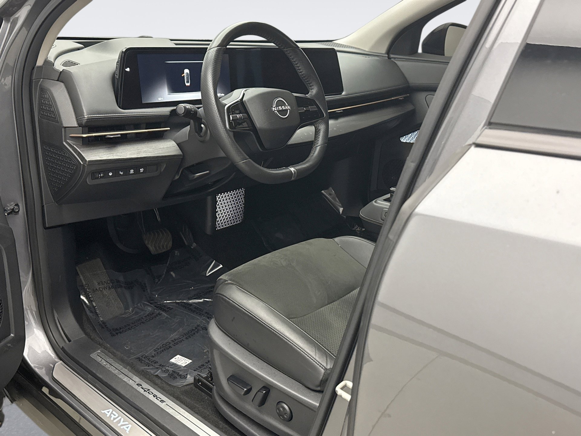 Used 2023 Nissan Ariya AWD image 10