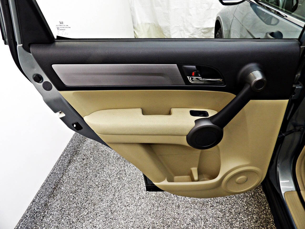 Used 2011 Honda CR-V LX image 9