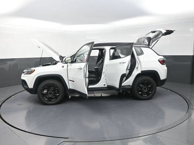 Used 2023 Jeep Compass Trailhawk w/ Trailhawk Convenience Group AWD/4WD image 32