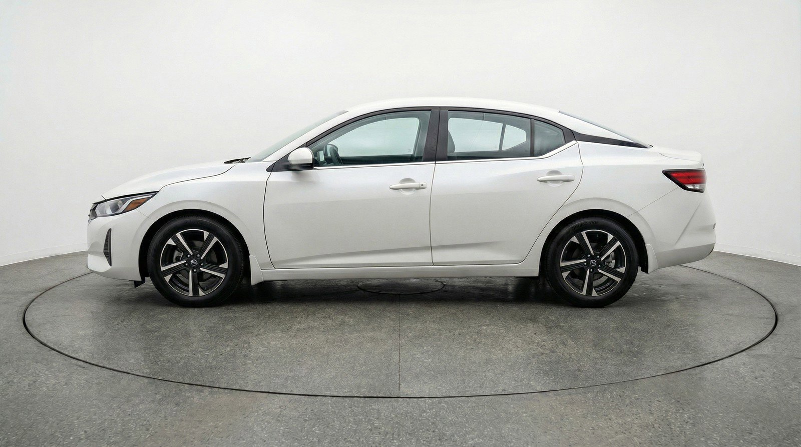 Used 2025 Nissan Sentra SV image 5