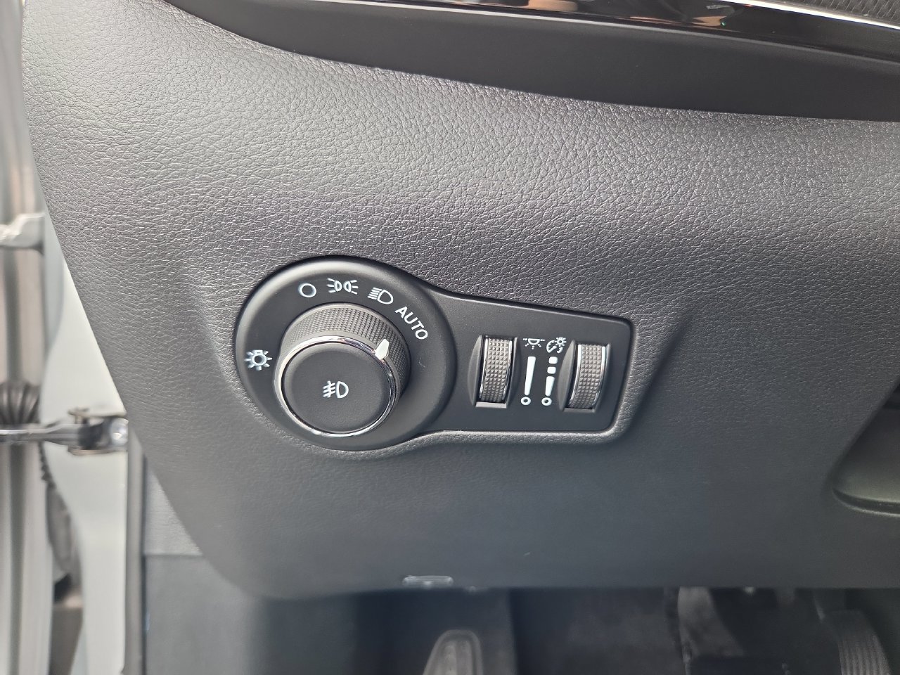 New 2026 Jeep Compass Latitude AWD/4WD image 31