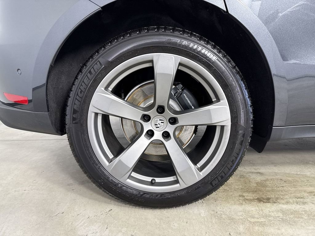 Certified 2025 Porsche Macan image 16