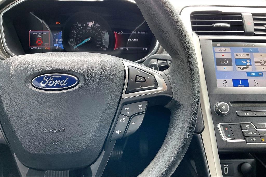 Used 2017 Ford Fusion SE w/ Fusion SE Technology Package FWD image 11