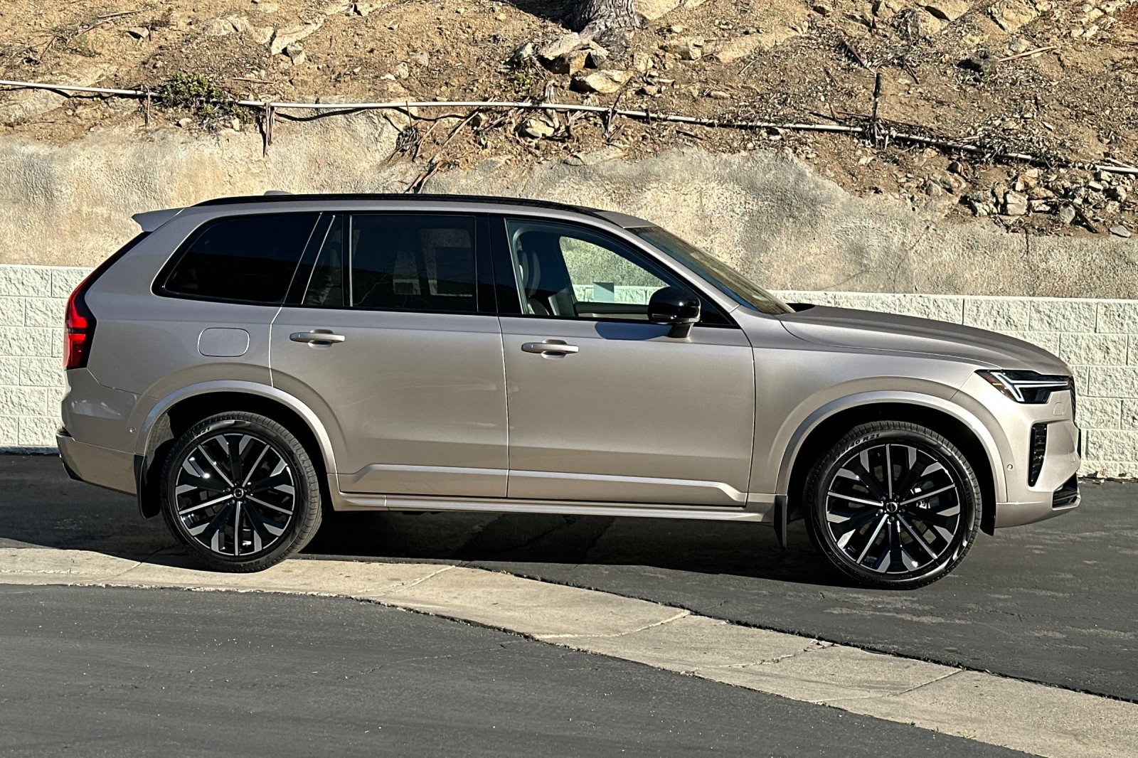 New 2026 Volvo XC90 T8 Ultra w/ Lounge Package image 4
