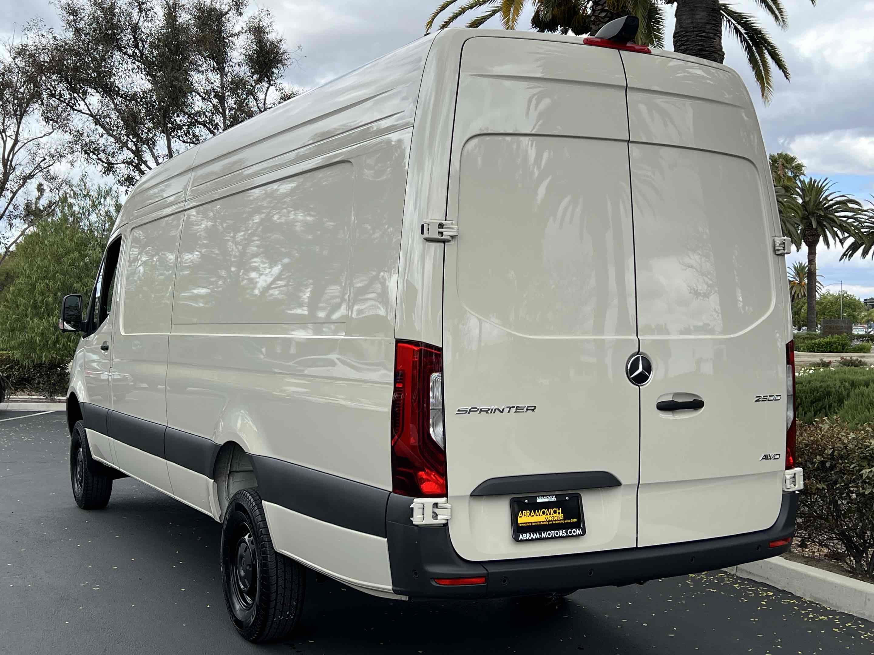 Used 2025 Mercedes-Benz Sprinter 2500 image 2