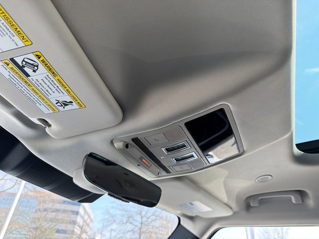 Used 2023 Land Rover Defender 130 S image 34