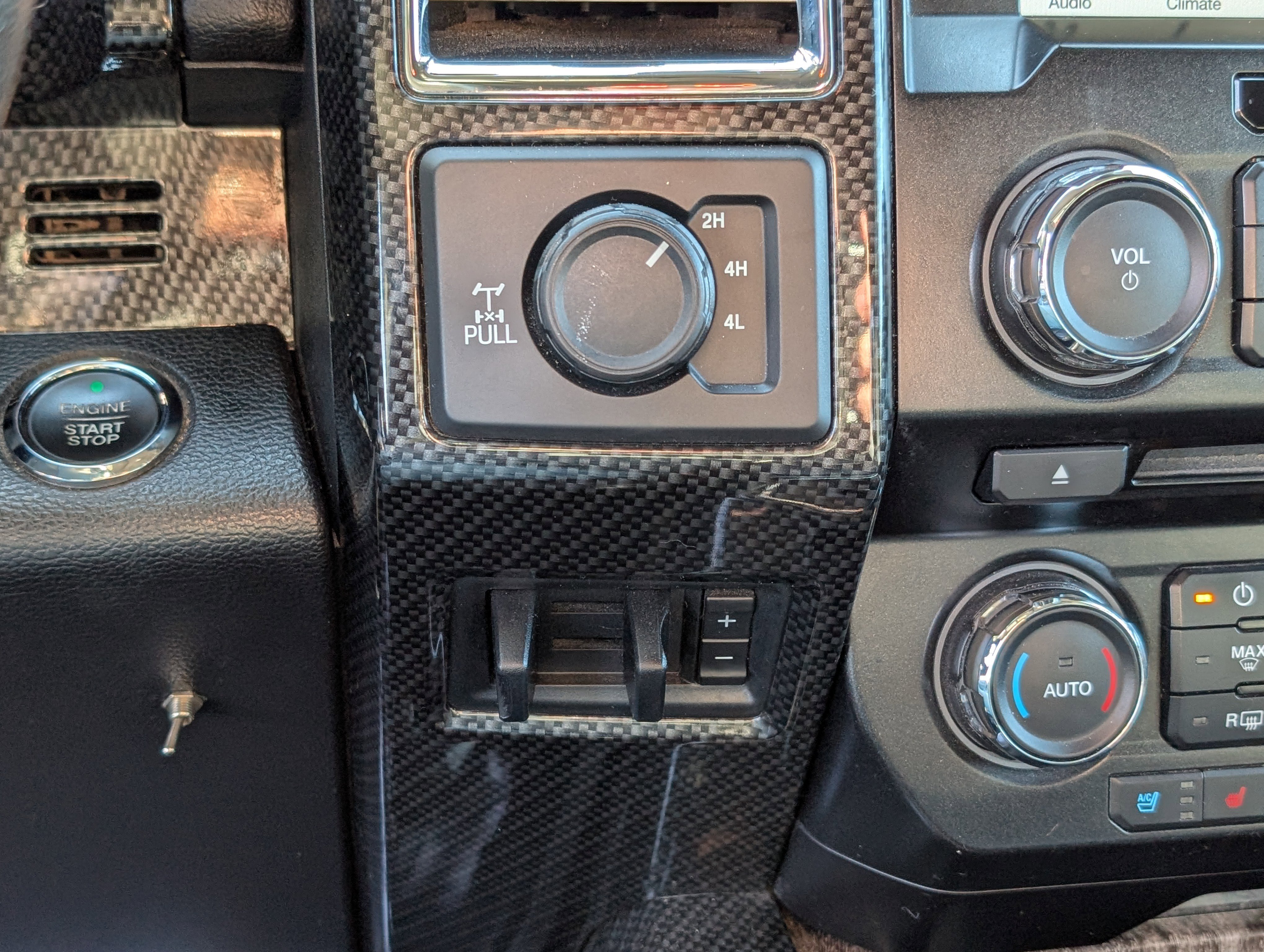 Used 2017 Ford F250 Lariat w/ Lariat Ultimate Package image 25