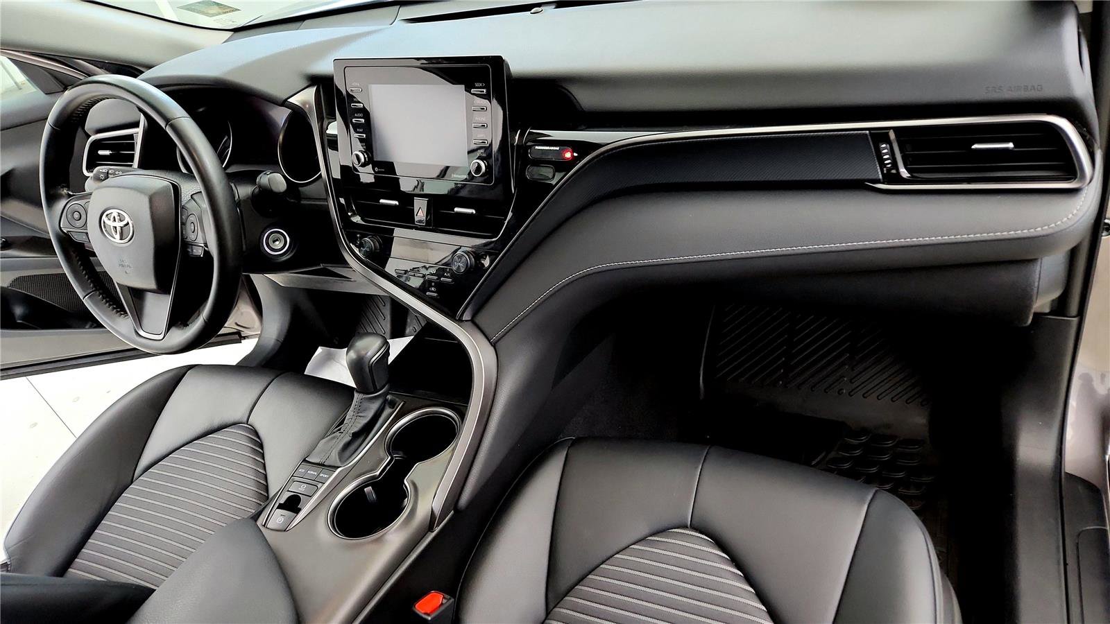 Used 2023 Toyota Camry SE image 16