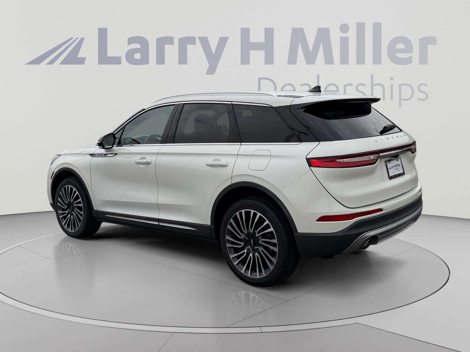 Used 2022 Lincoln Corsair Reserve FWD image 3