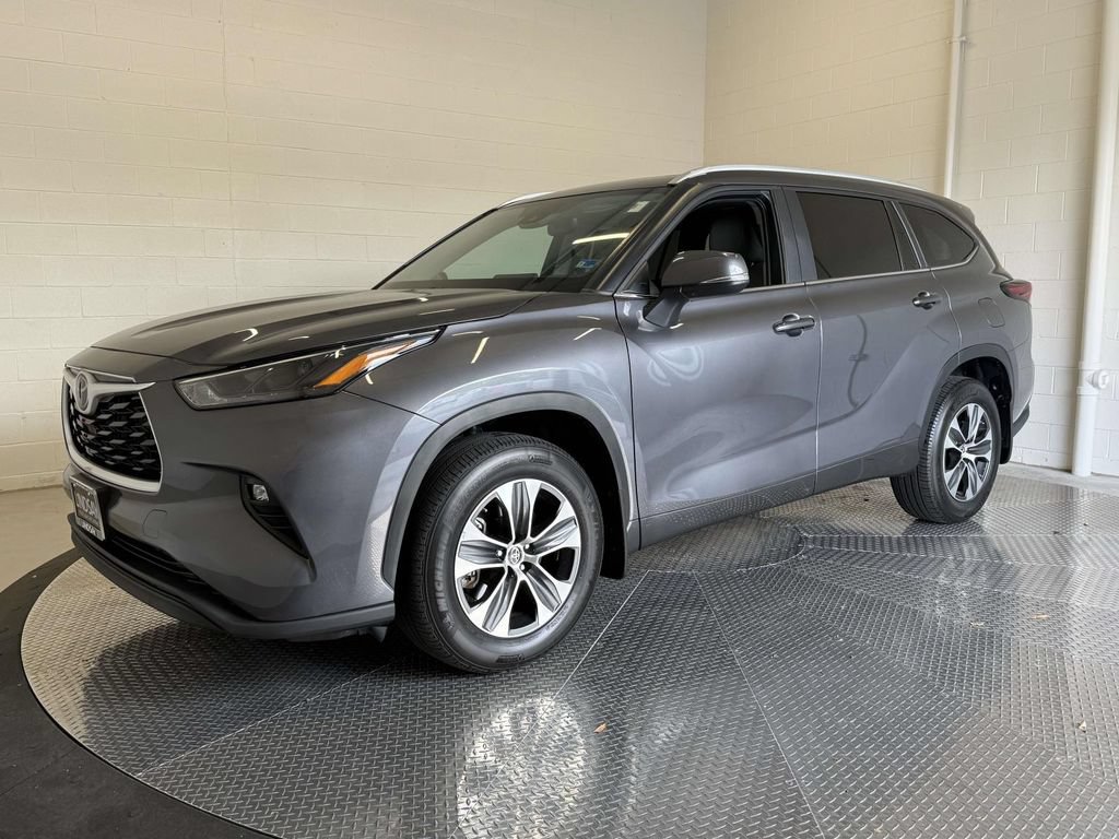Used 2024 Toyota Highlander XLE