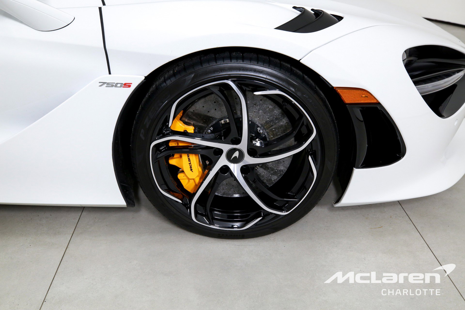 Used 2024 McLaren 750S Spider image 24