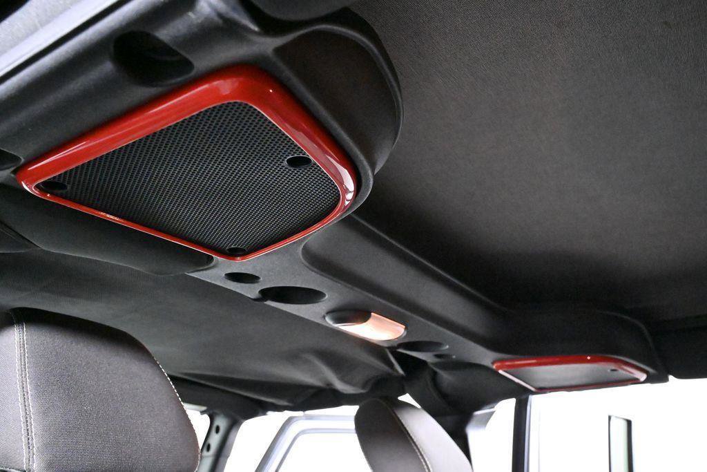 Used 2016 Jeep Wrangler Unlimited Sahara image 35