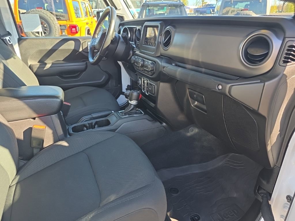 Certified 2022 Jeep Gladiator Willys image 10