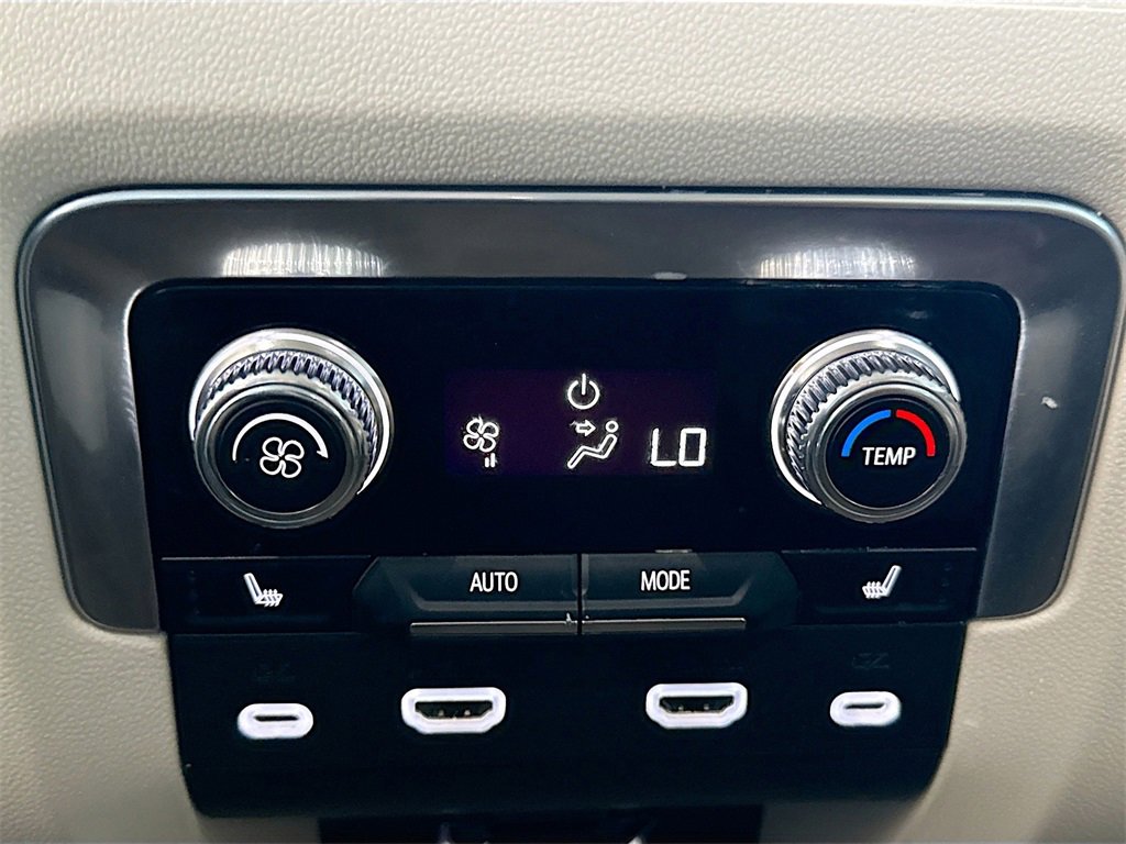 Used 2024 GMC Yukon XL Denali w/ Advanced Technology Package image 24