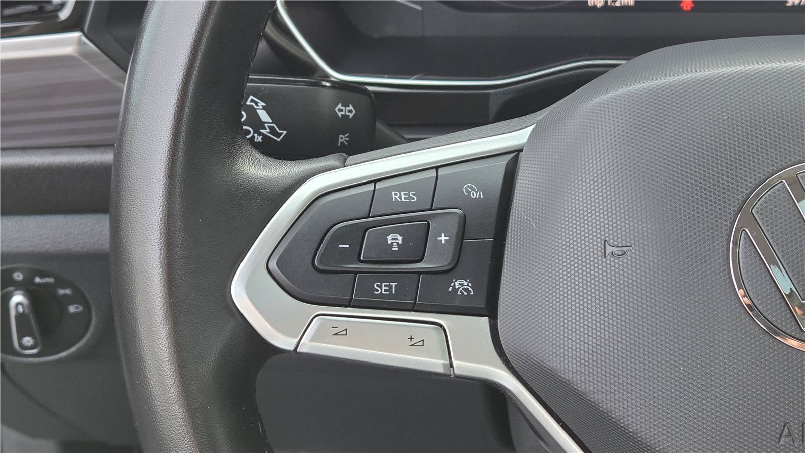 Certified 2023 Volkswagen Jetta SEL FWD image 17