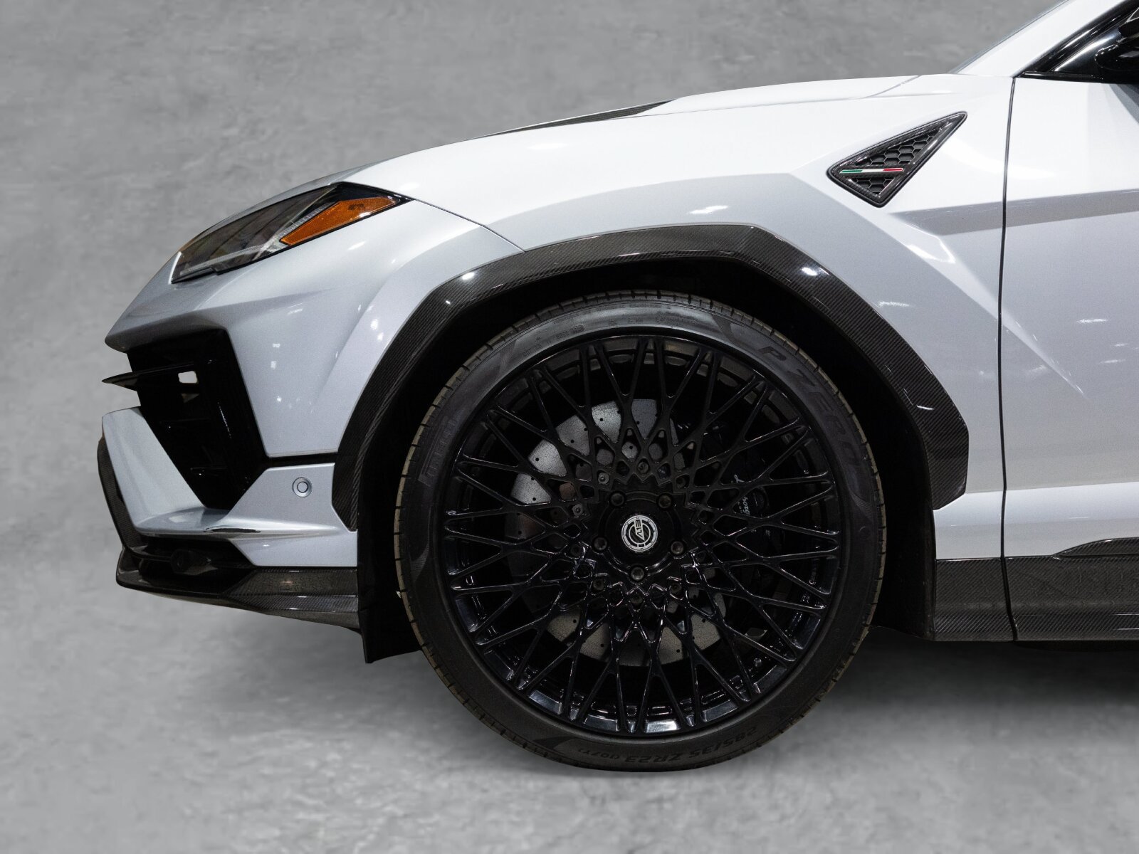 Used 2023 Lamborghini Urus Performante AWD/4WD image 4