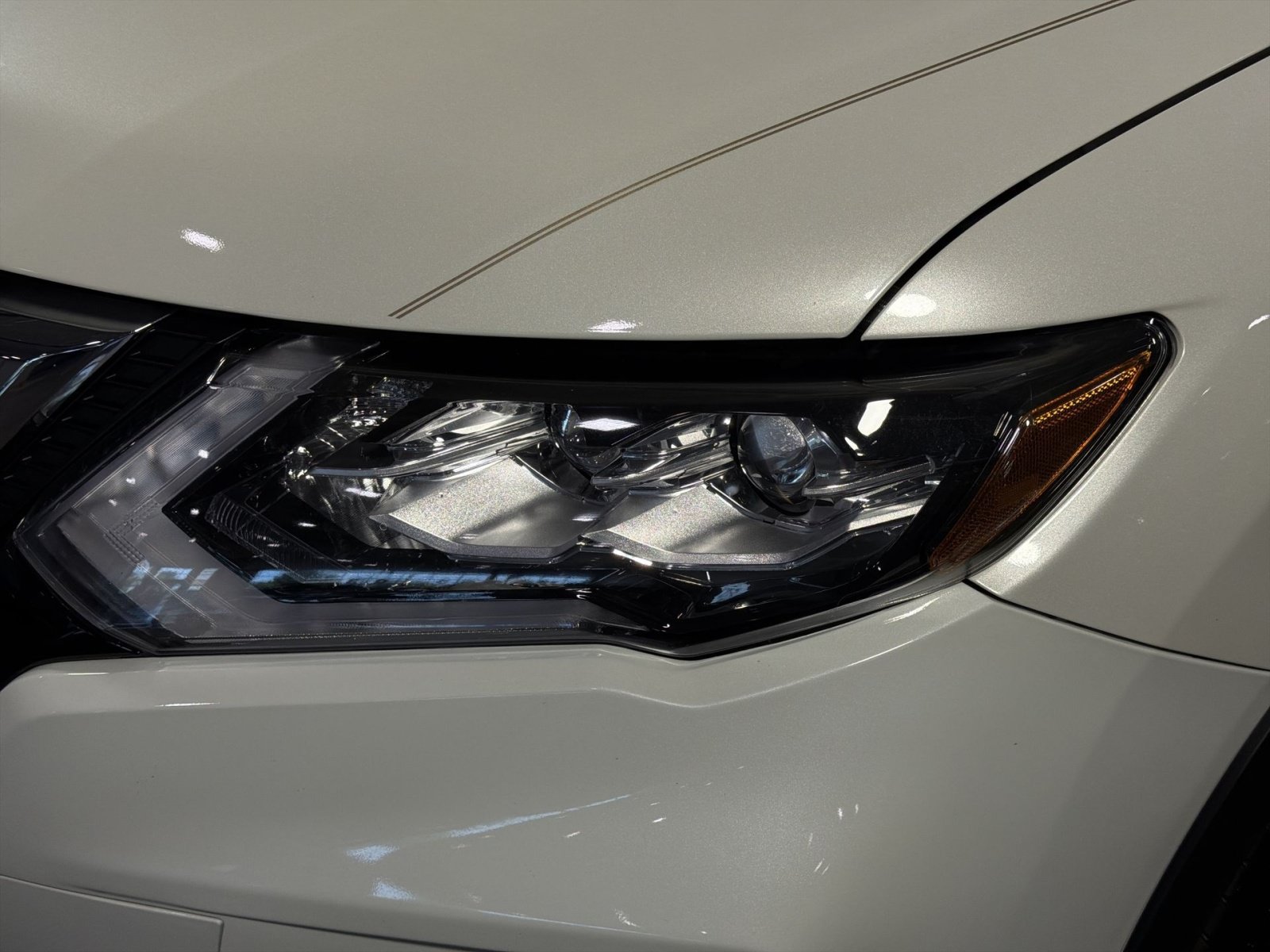 Used 2019 Nissan Rogue SL w/ Premium Package AWD/4WD image 13