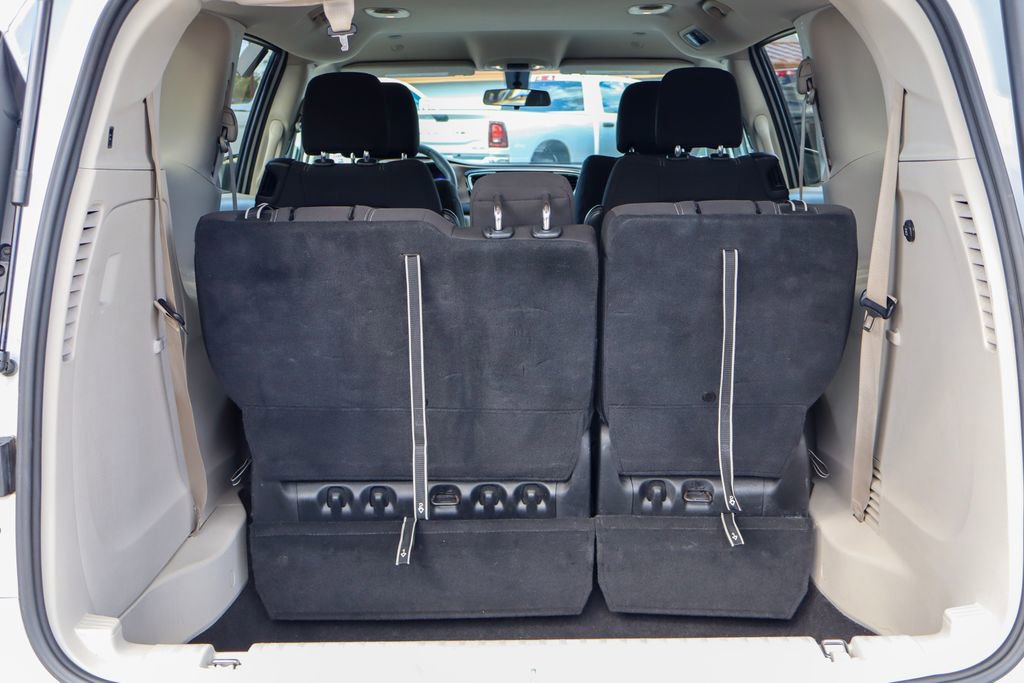 Used 2022 Chrysler Voyager LX FWD image 11