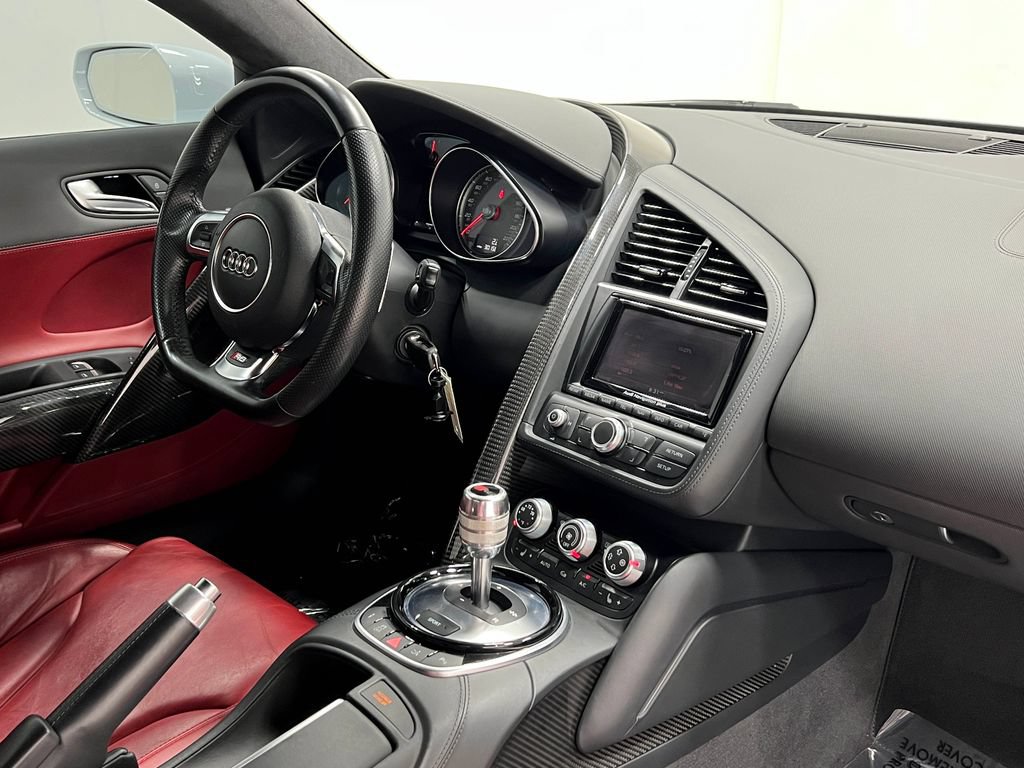 Used 2015 Audi R8 V8 w/ Extended Leather Package AWD/4WD image 20