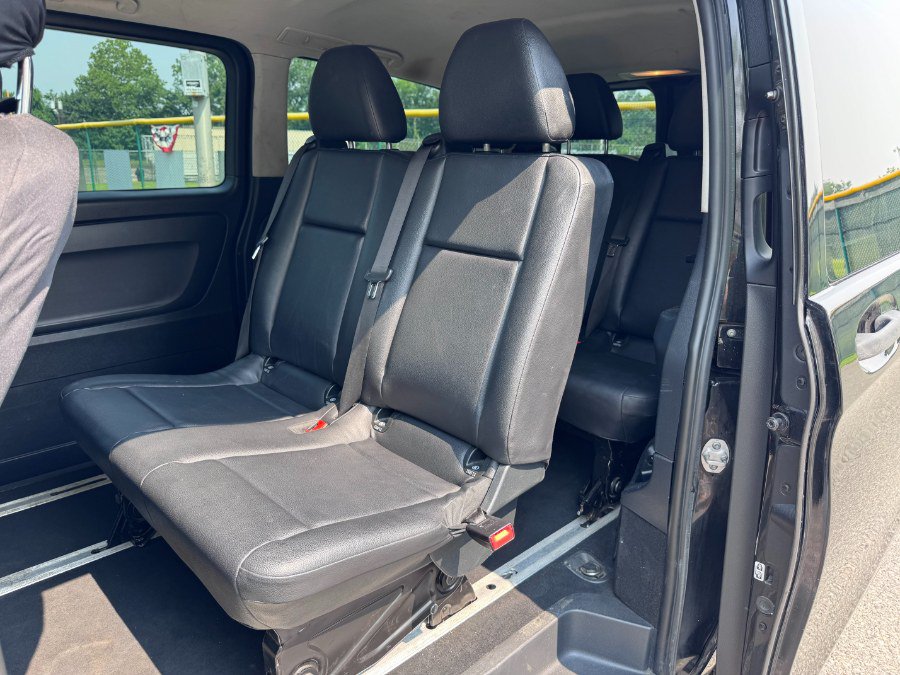 Used 2018 Mercedes-Benz Metris Passenger image 9