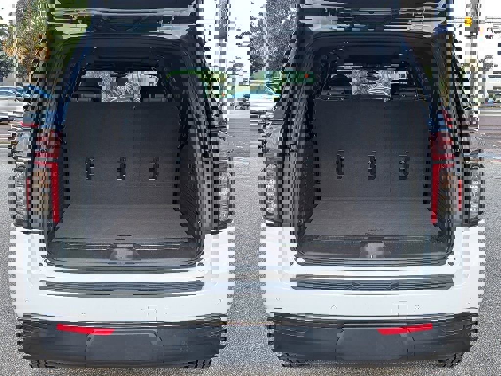 Certified 2021 Chevrolet Suburban Z71 w/ Luxury Package image 8