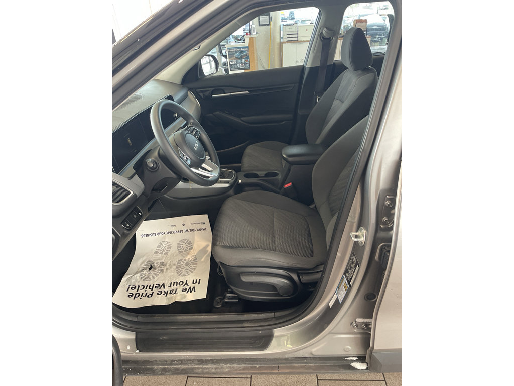 Used 2024 Kia Seltos LX image 11