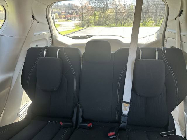 Used 2023 Chrysler Voyager LX image 28